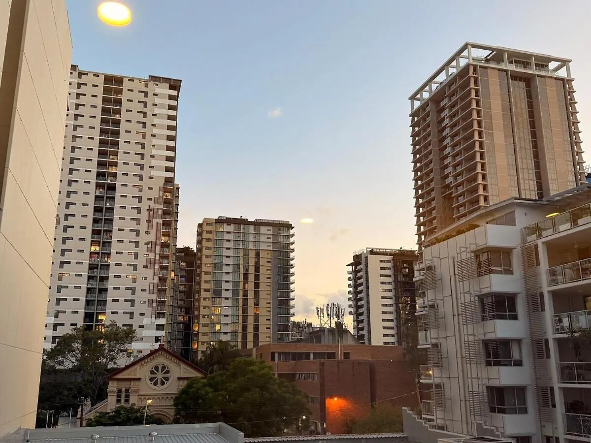 Discover Urban Bliss In Our 1-Bedroom Apartment! City Views And Cultural Gems Brisbane